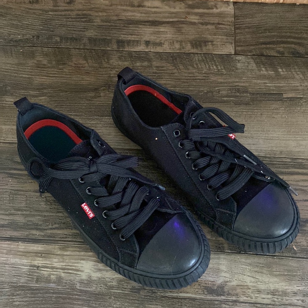 Men’s black shoes